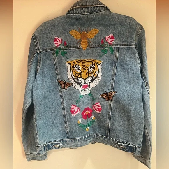 FOREVER 21 Embroidered Denim Jacket with Floral Design Size S - Picture 2 of 2